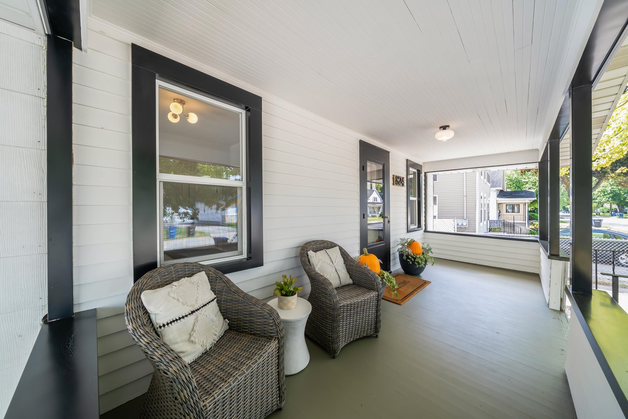 824 Bowen Street