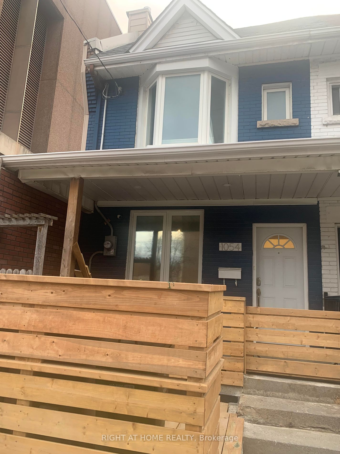 1054 Dufferin St 2nd Flr