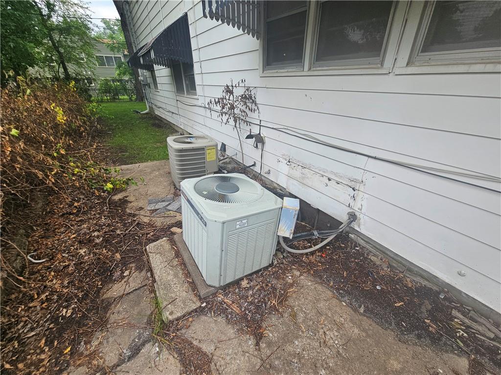 800 - 802 E 75th Terrace