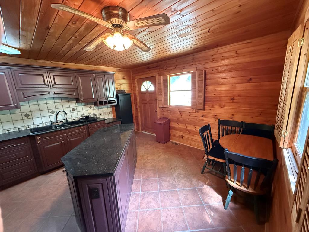 102 Overland Trail