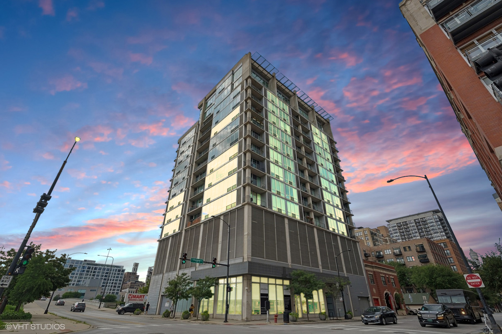 Beautiful professionally designed 1 bed + den/1.5 bath concrete loft with 1 garage parking space in prime West Loop location! Newly updated kitchen and master bathroom, open west facing living space with 10-foot ceilings, a balcony and an additional half bath makes it perfect for entertaining. Kitchen includes all-new stainless-steel appliances, thin-shaker soft-close cabinets and new quartz countertops with full height backsplash! Newer full sized in-unit laundry. Newly finished solid oak flooring in main living space. Steps to Randolph Street, H-Mart, Union Station, CTA, expressway, entertainment and shopping. Well managed, pet and investor friendly building with low HOA's, which include high speed internet!