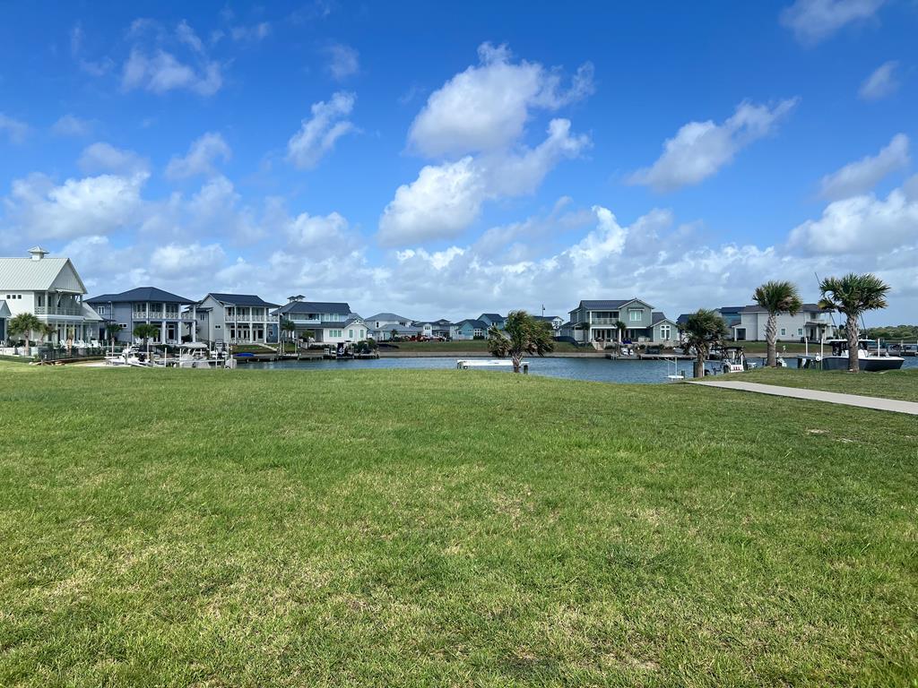 EXCELLENT WATERFRONT LOT WITH DOCK & LIFT....Dont miss out on this beautiful waterfront lot, set up with large dock area and boat lift. Fish cleaning station too. Ready to build your dream home. The Reserve is a exclusive resort style gated community with fishing pier, Hammock Park, Lighted Boardwalk, Resort Swimming pool & MORE!