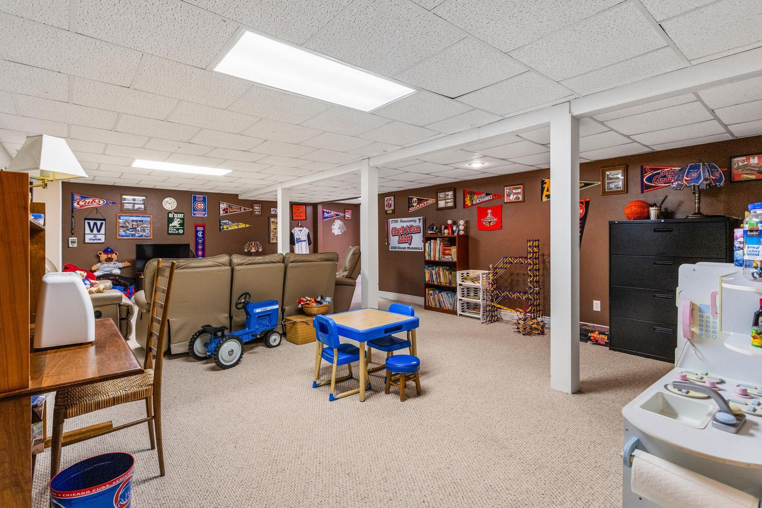 910 N Bell Street
