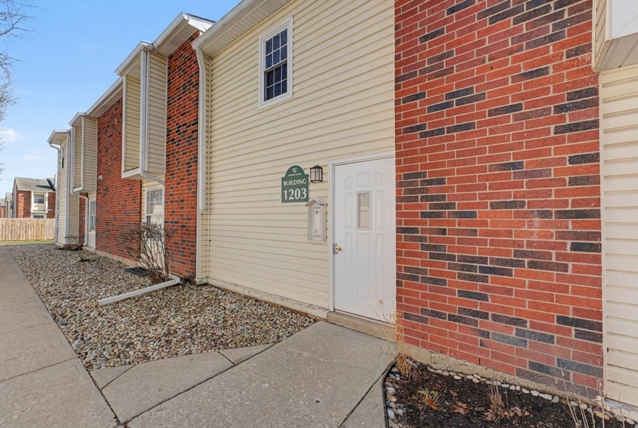 Welcome to 1203 Wyndham Ct #105! This spacious 2-bedroom, 2-bathroom unit offers 1,030 sq ft of living space, newly painted throughout with beautiful new carpet flooring. Enjoy the convenience of in-unit laundry and appliances. The unit also features additional storage space for your convenience. Included are two exterior parking spaces. Residents will love the community amenities, including a newly added tennis court, half basketball court, pickleball court, and outdoor and indoor pool, fitness centre- ALL NEXT TO YOUR 2 MASTER SUITES W/PRIVATE BATH & WIC 1ST FLOOR CONDO. A perfect blend of comfort and convenience in a desirable location!
