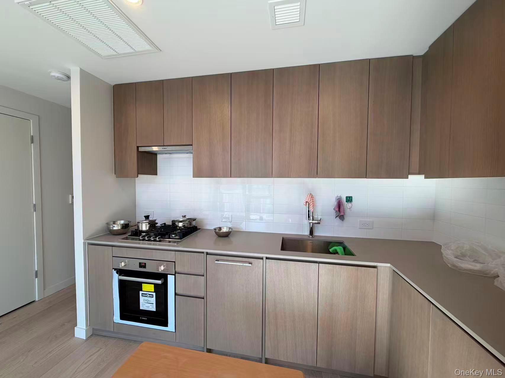 Spacious, move-in ready 1BR/1BA condo at Longfield (131-02B 40th Rd) — modern open layout with in-unit washer/dryer and dishwasher. Well-maintained building offers 24-hr doorman, fitness center, sky garden/rooftop terrace and access to landscaped private park and shared amenities. Excellent location — close to dining, shopping and transit. No smoking. Pet policy per building. Available for immediate occupancy. Rent $3000/month includes most utilities, Tenant is only required to pay electricity separately.