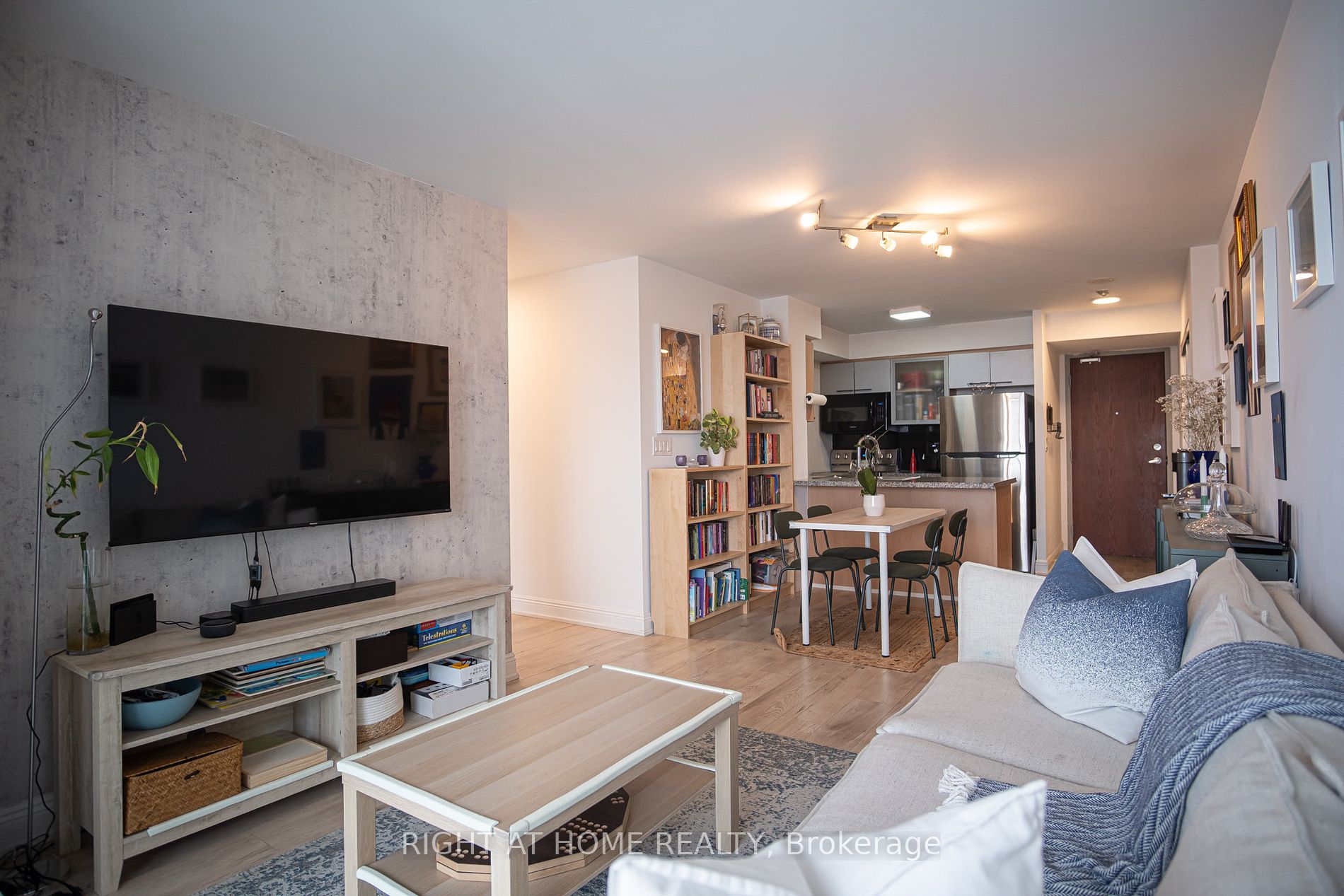 16 Harrison Garden Blvd 2402