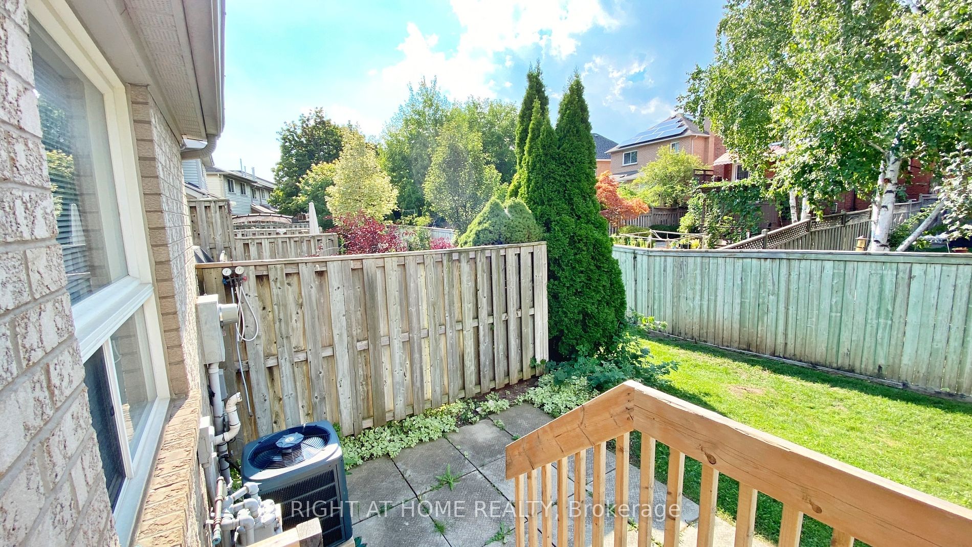 2555 Thomas St 36