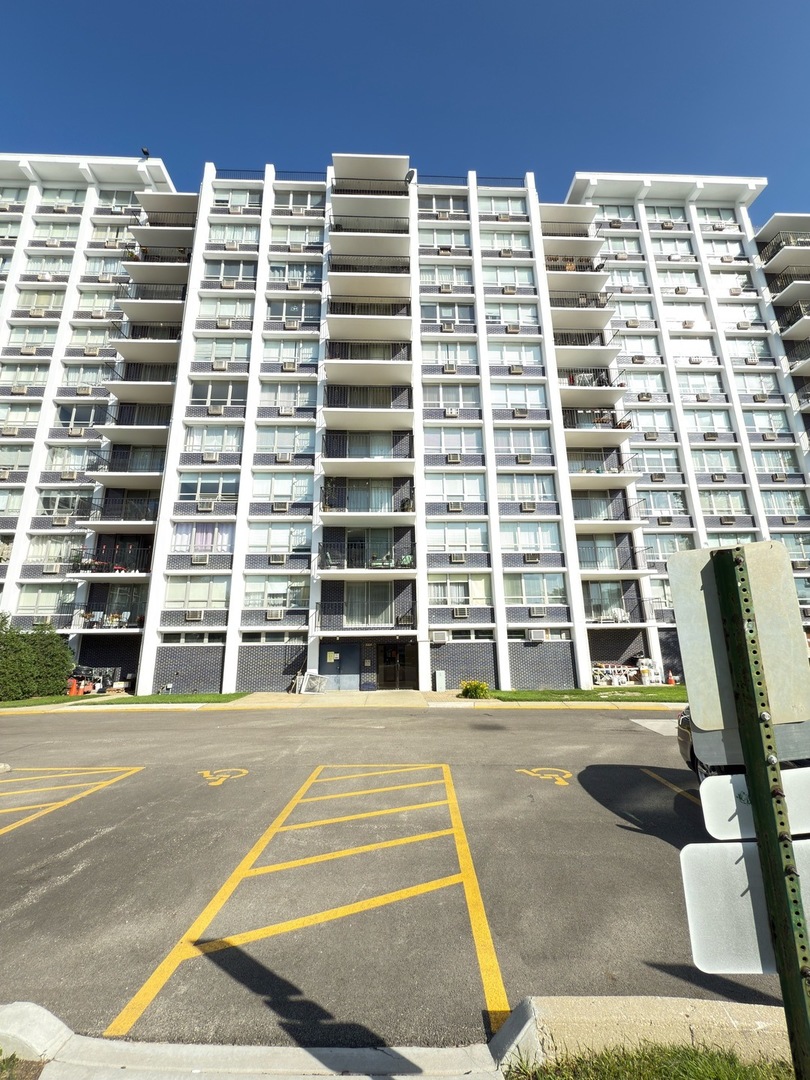Absolutely amazing, 11th floor, move-in-ready condo is meticulously designed and maintained with large living room, private outdoor balcony and breathtaking view. This unit features custom hardwood floors, updated bathroom,  modern kitchen with stainless steel appliances, lots of cabinet and counter space. Inviting spacious living room with separate dining area, roomy kitchen and breakfast countertop. Well designed large closets throughout the unit. The monthly association includes heat, water, cooking gas, internet, cable TV, parking space, guest parking, and access to the swimming pool. The building's foyer, lobby, and common areas are very well maintained. This is the  unit you have been looking for.