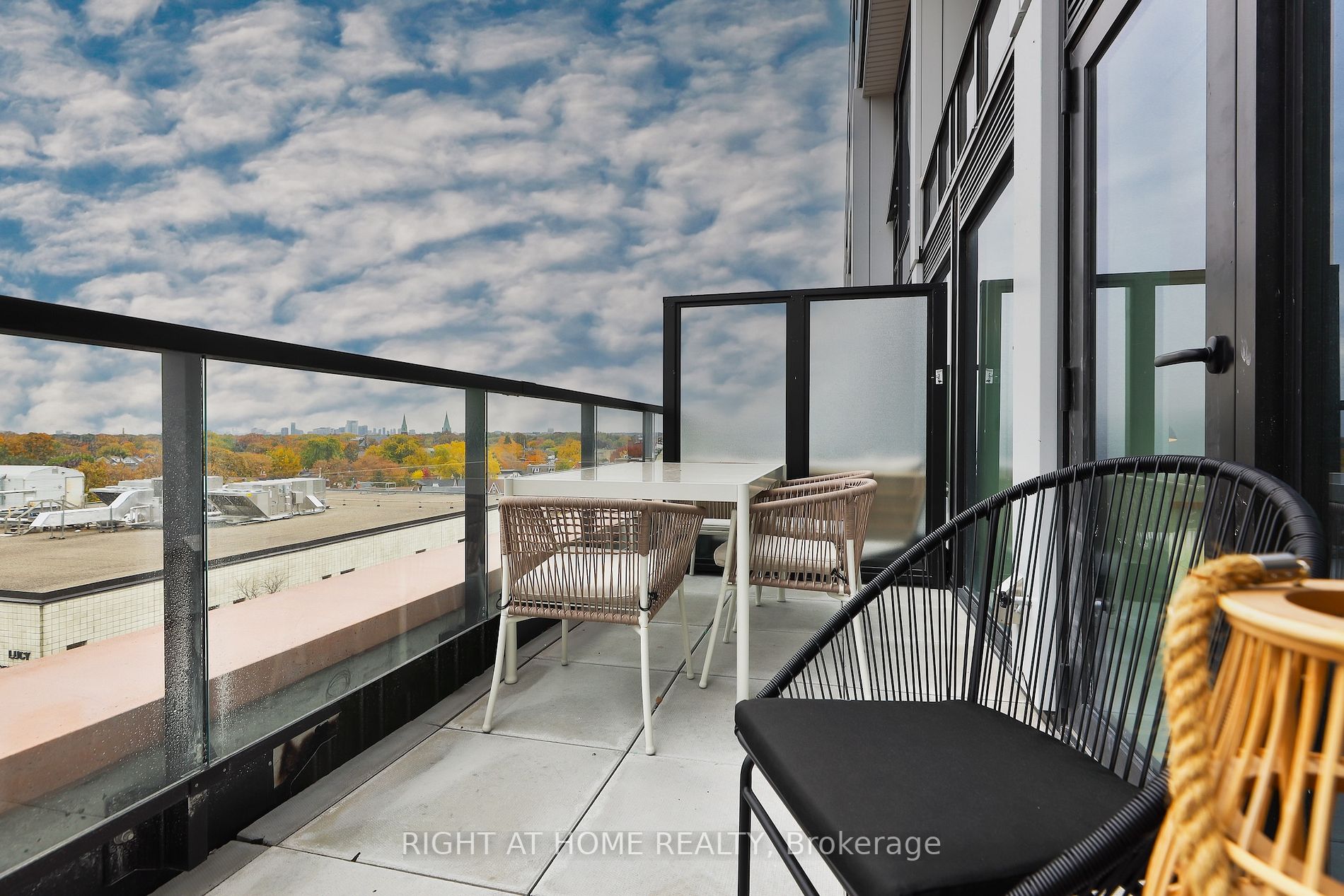 2720 W Dundas St 601