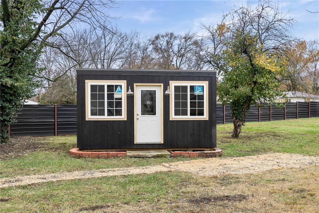 211 N Lincoln Street