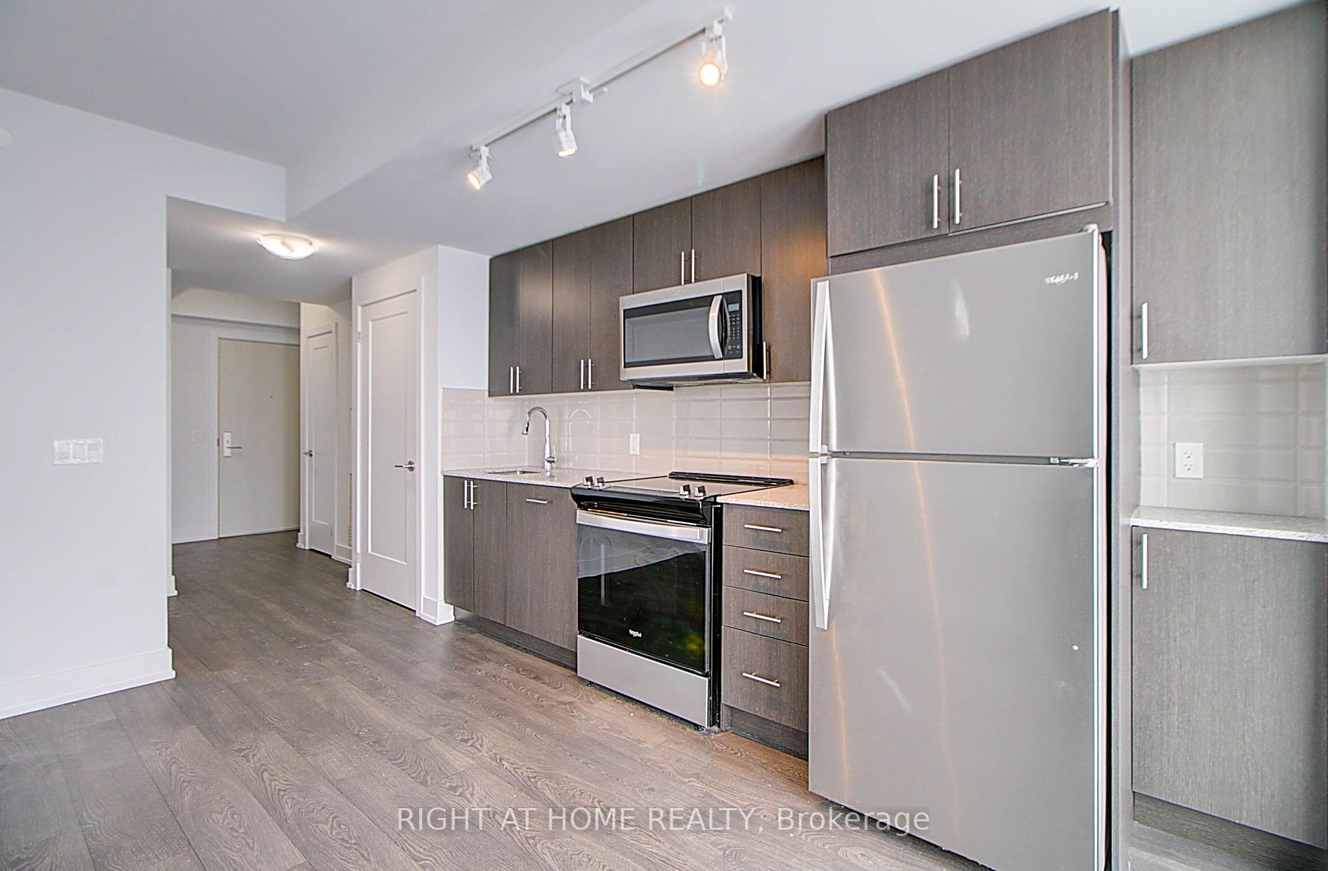 2550 N Simcoe St 2407