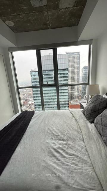 375 W King St 3109