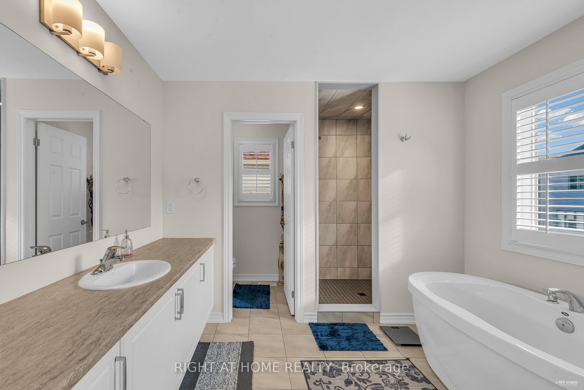 130 Mcfarlane Cres