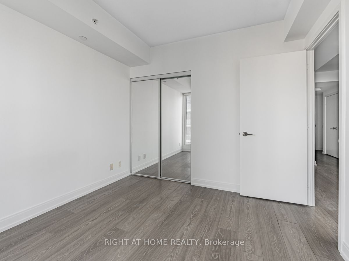 181 E Dundas St 2715