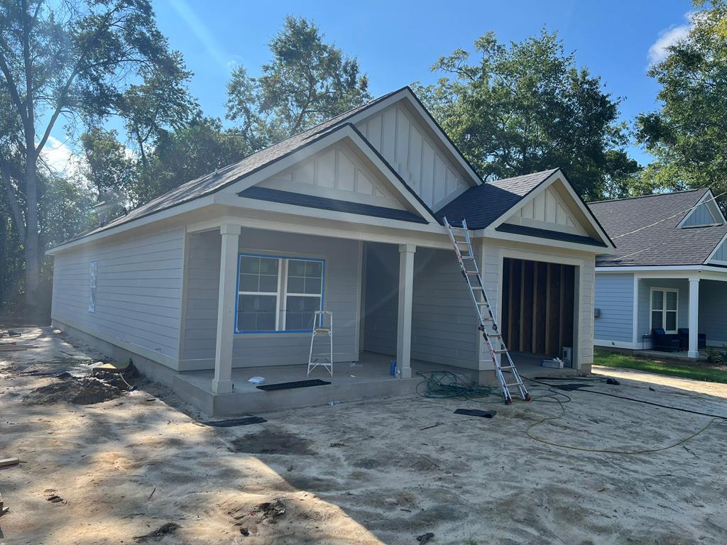 NEW CONSTRUCTION HOME! 3BR/2 Bath to be completed SOON! Call your favorite agent TODAY for a closer look!