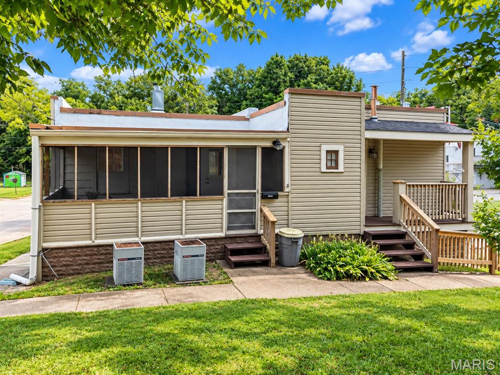 300 Grand Avenue