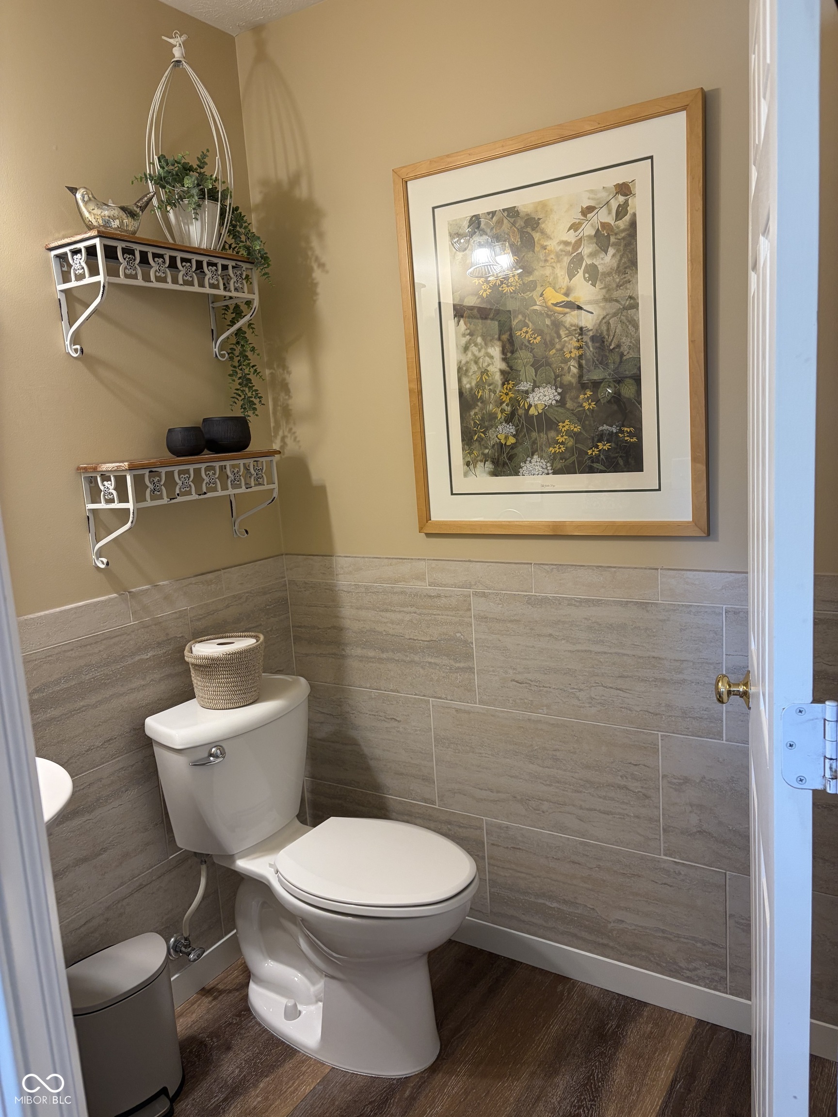 5752 Columbia Circle S