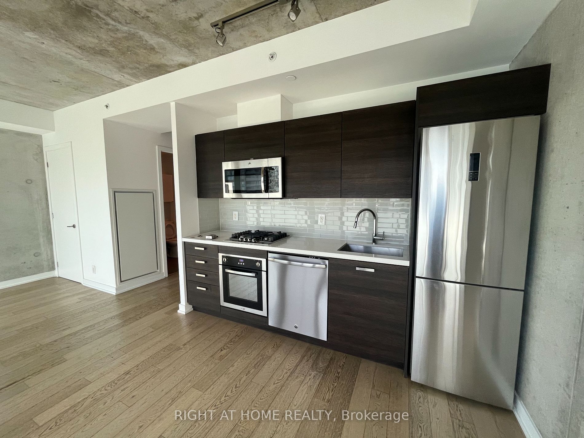 11 Charlotte St 2701