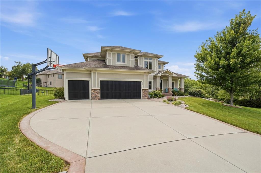 324 NW Thoreau Circle