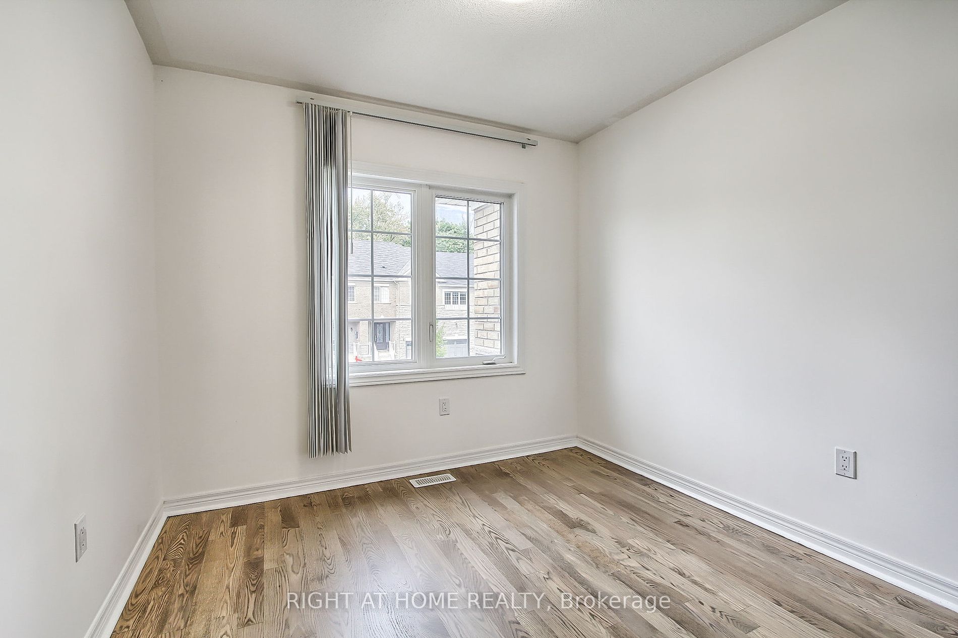63 Paper Mills Cres