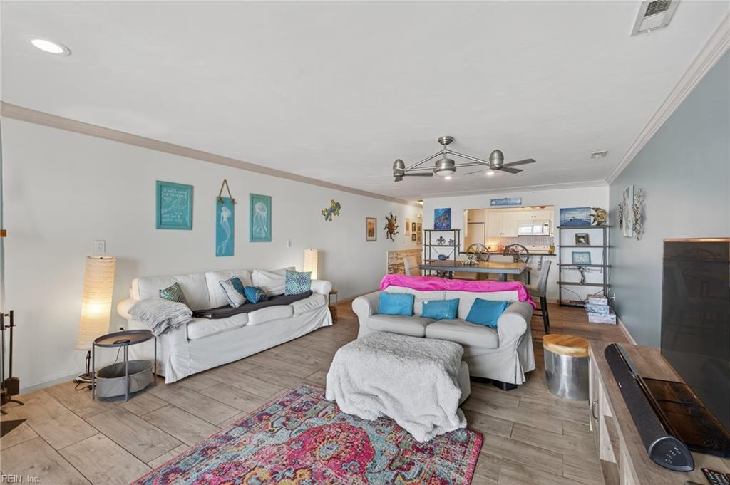 810 E Ocean View Avenue 201