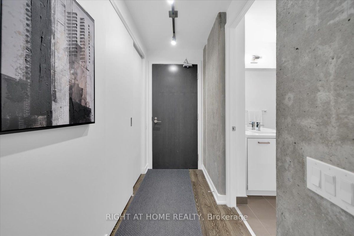 11 Charlotte St 402
