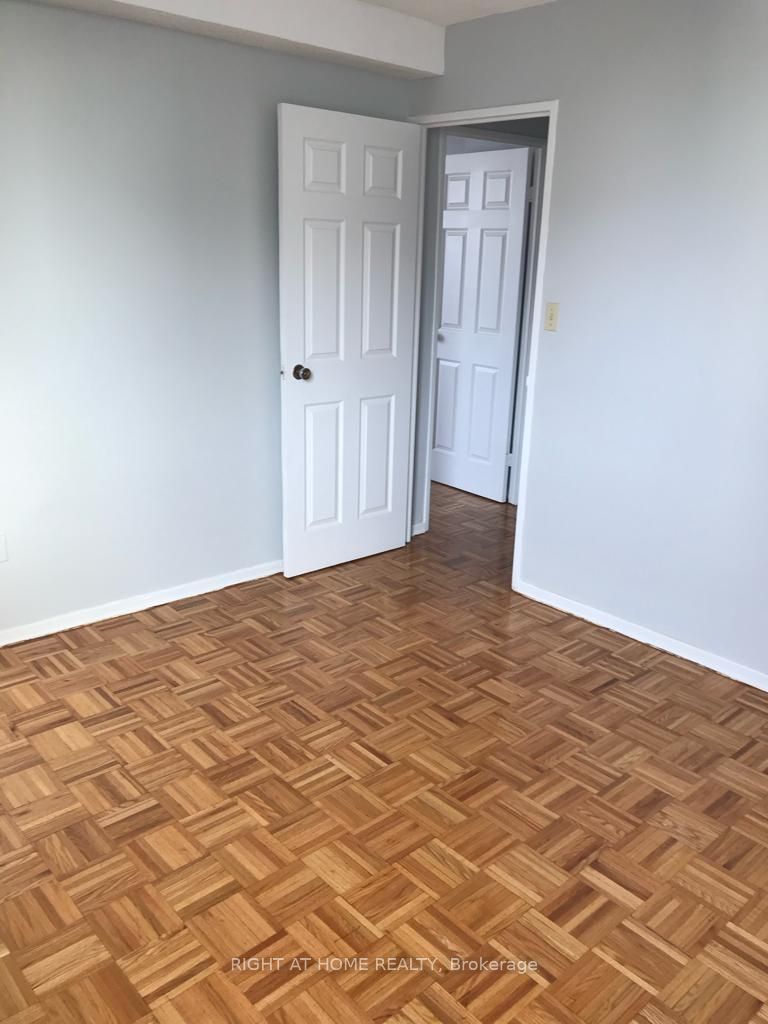 20 Edgecliff Golfway N/A 1403