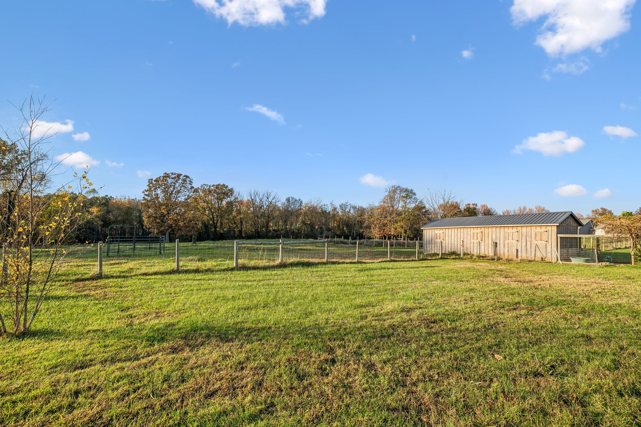 5881 Highway 31 W