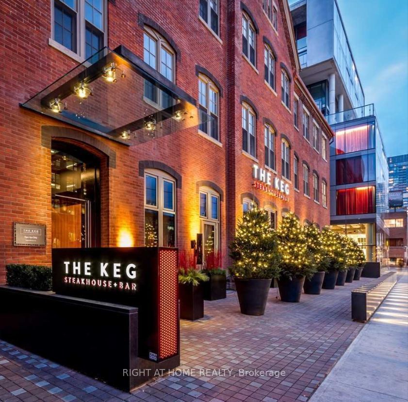 560 W King St 1004