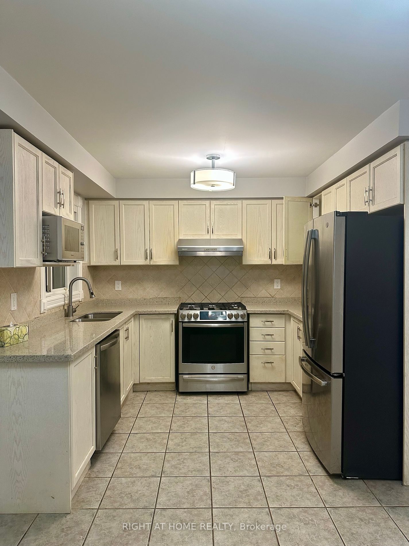 3385 Mcdowell Dr Upper