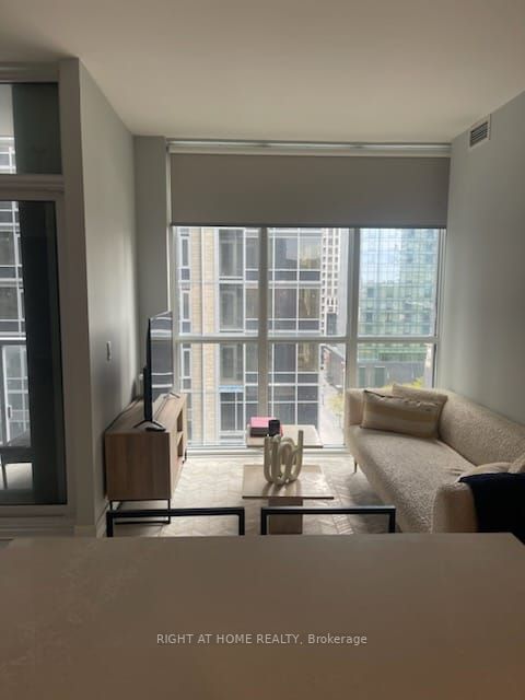 1 Yorkville Ave 805