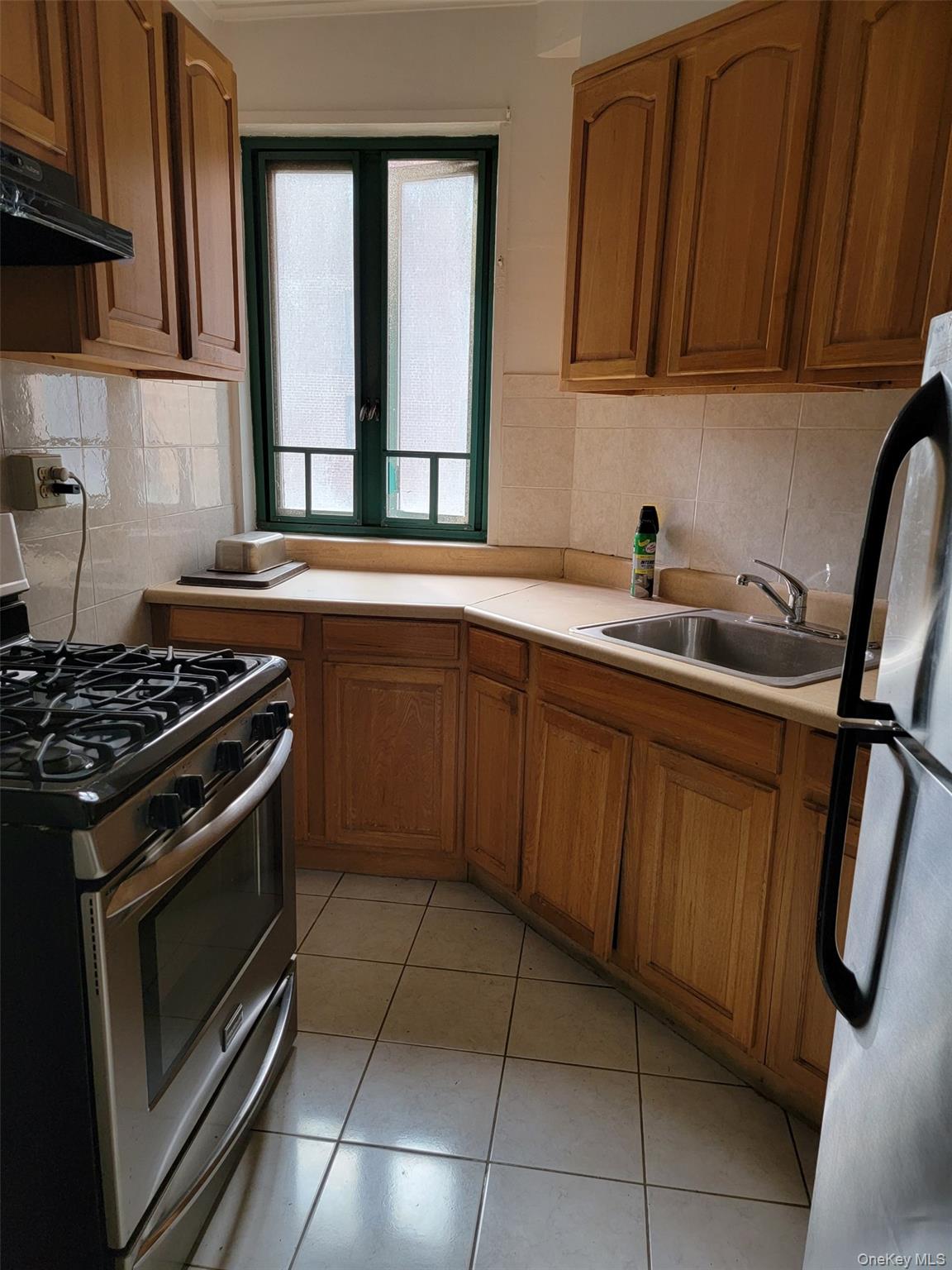 Calling all investors for this Spacious 1-bedroom apartment in a well-maintained elevator building in the heart of Parkchester . This unit offers a generous layout with a large living room, separate dining area, and ample closet space throughout. Great natural light and solid bones make this a perfect value-add opportunity. Ideal for investors or end-users looking to customize and add value. Low maintenance, strong rental potential, and high demand location near transportation, shopping, schools, and major highways. Building features include laundry, live-in super, and secure entry. Don’t miss this opportunity to own in a rapidly growing Bronx neighborhood with excellent upside potential.