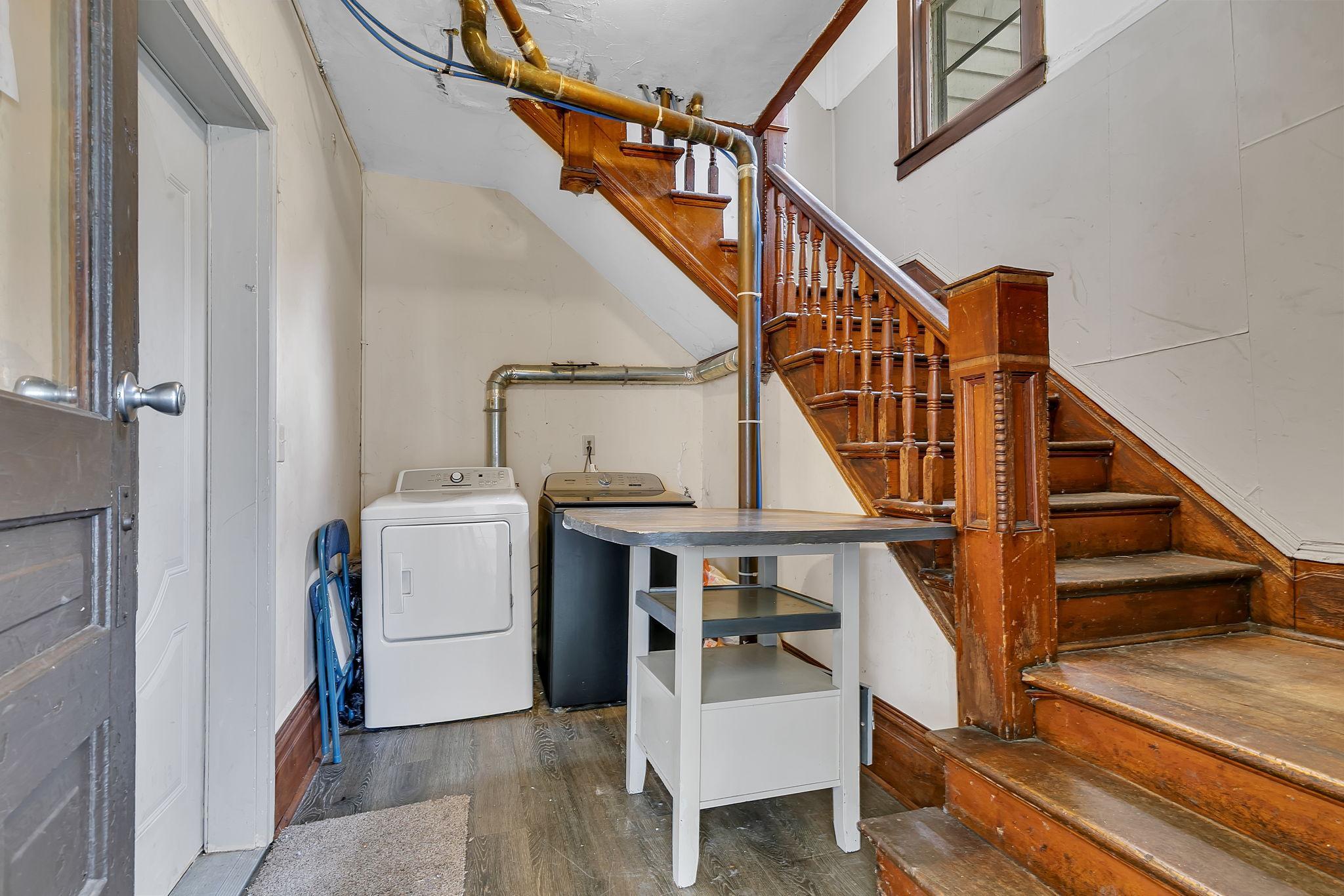 215 3rd Avenue NE