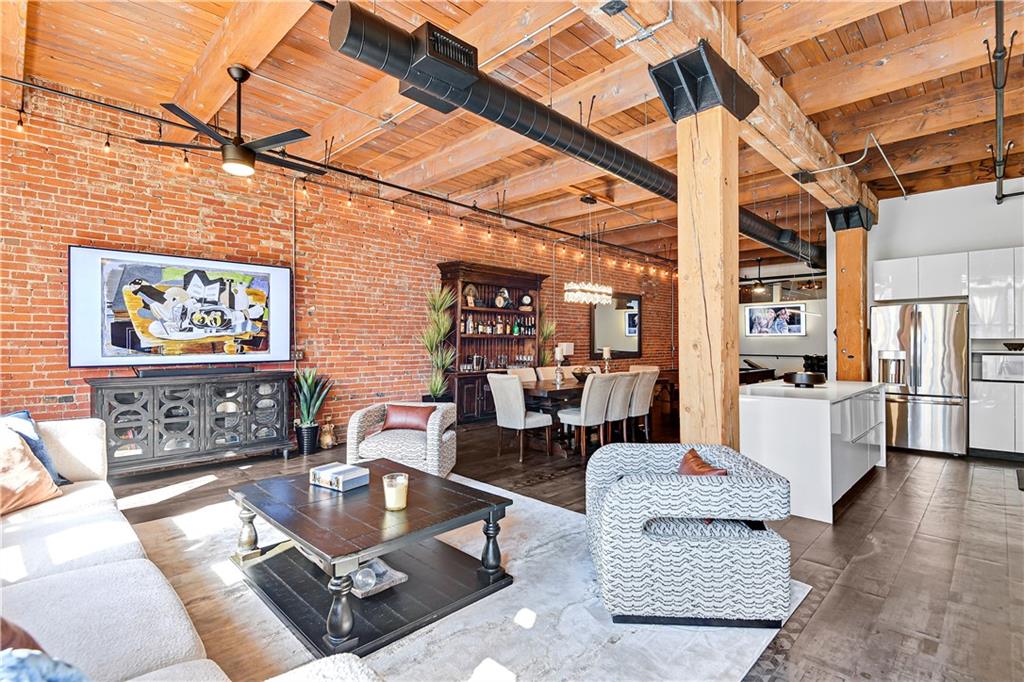 306 W 7th Street 302