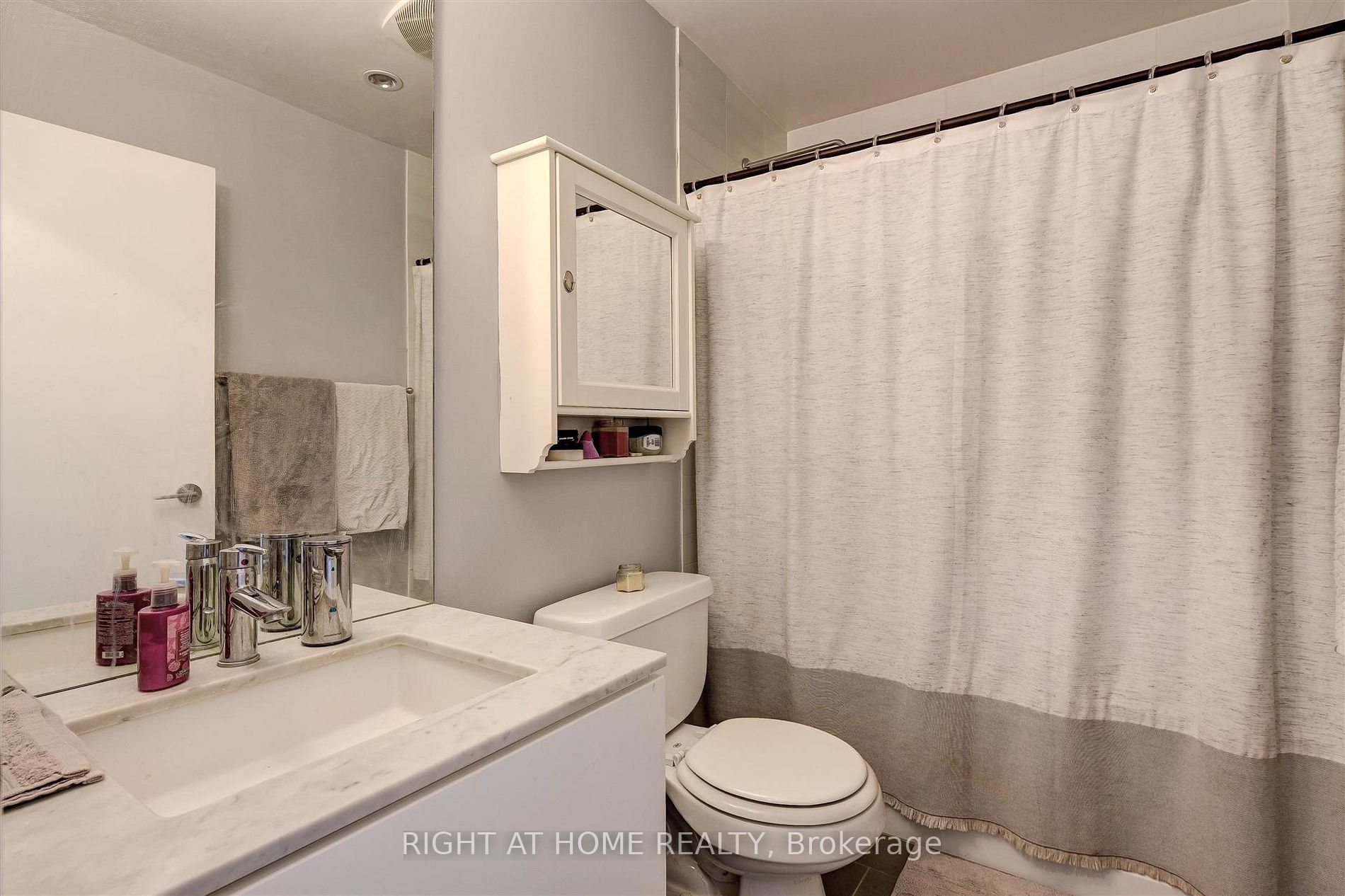 33 Mill St 1709