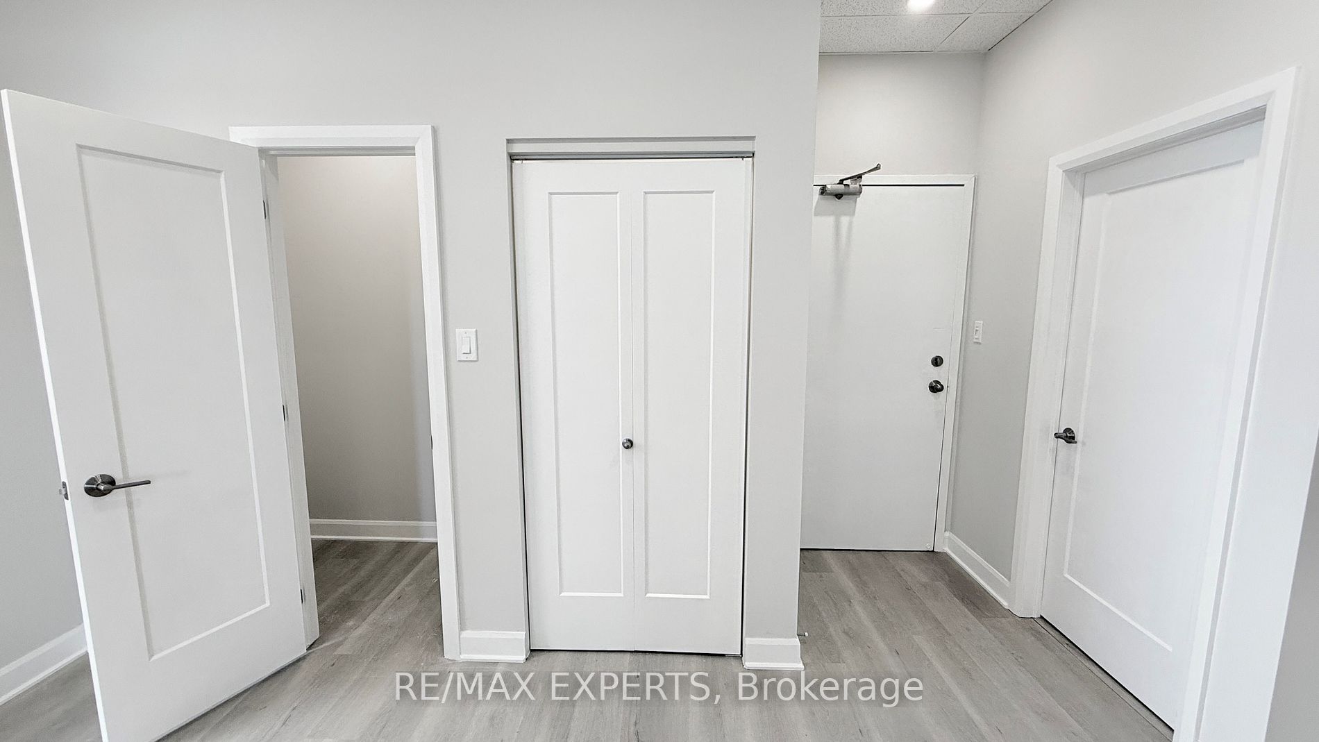 8 S Main St 404