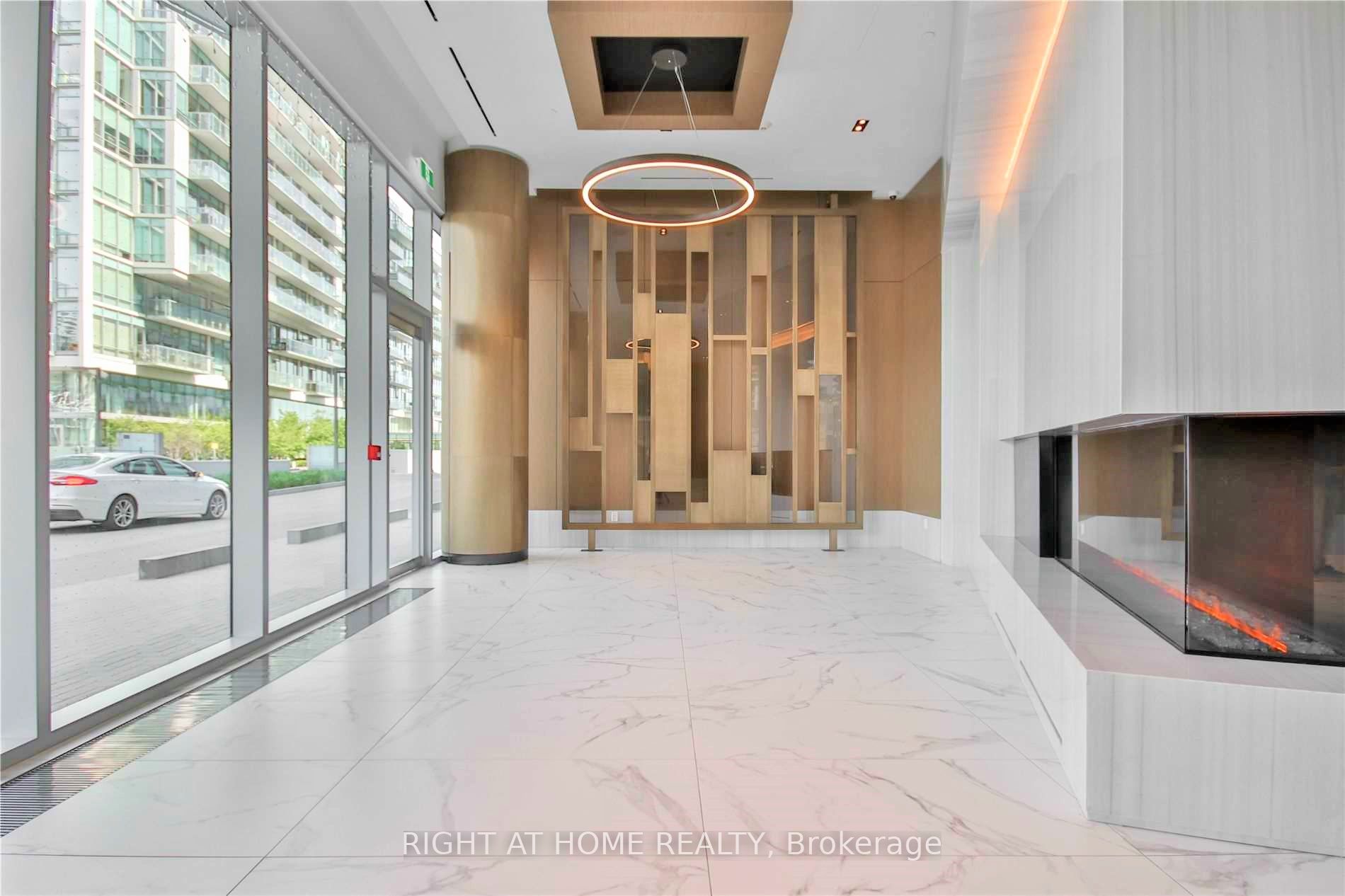 15 E Queens Quay 704