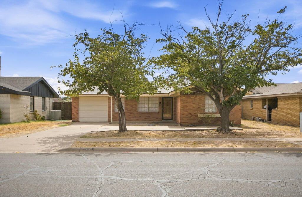 118 N Eisenhower Dr