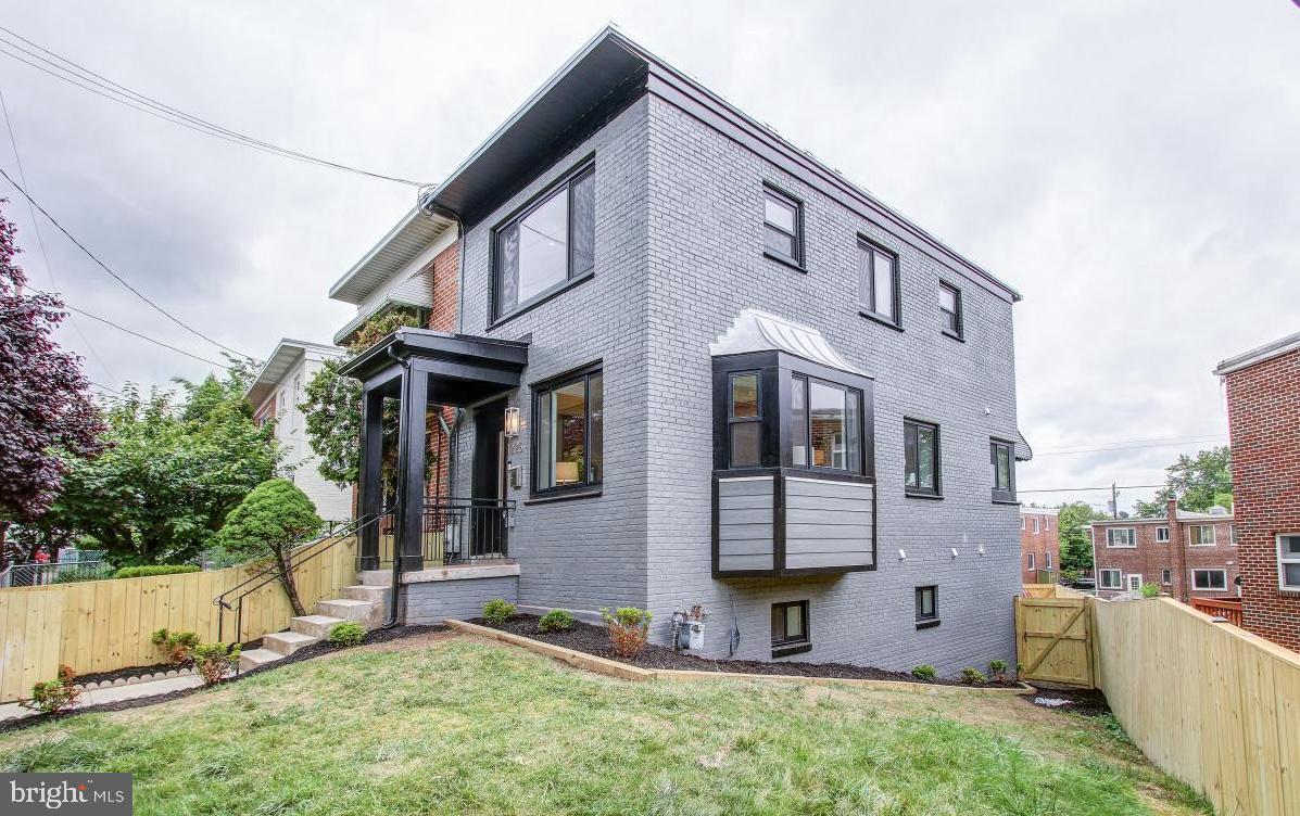 1225 Gallatin St NE  