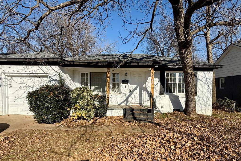 Charming 2-bedroom, 1-bath home located in The Village at 1905 Hasley Drive. This cozy property offers a functional layout with comfortable living spaces and is conveniently situated near local shopping, dining, and major highways.