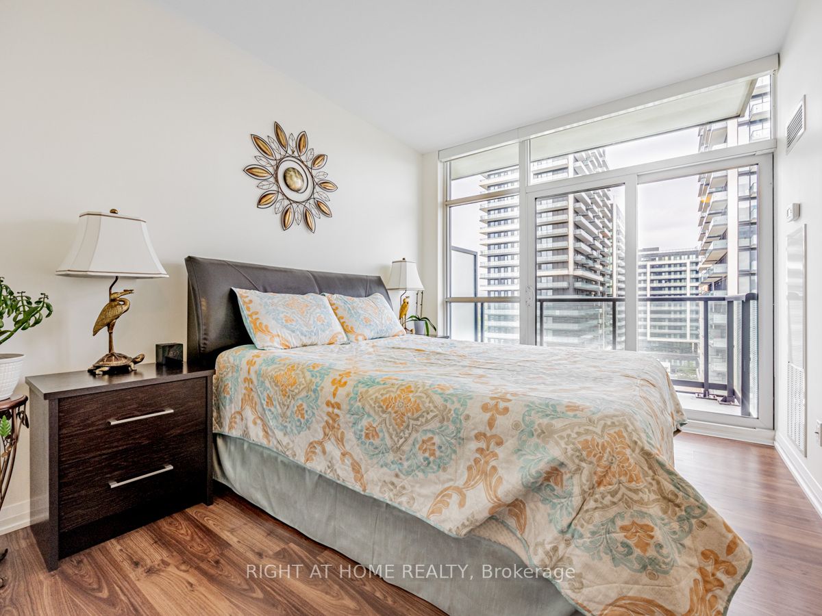 65 E Oneida Cres 1010