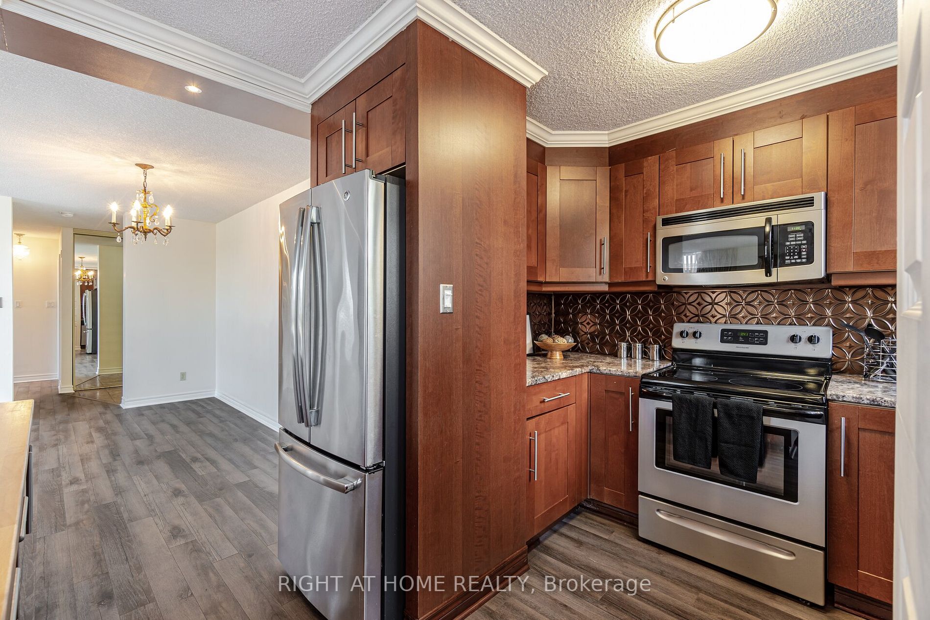 1230 Marlborough Crt 208