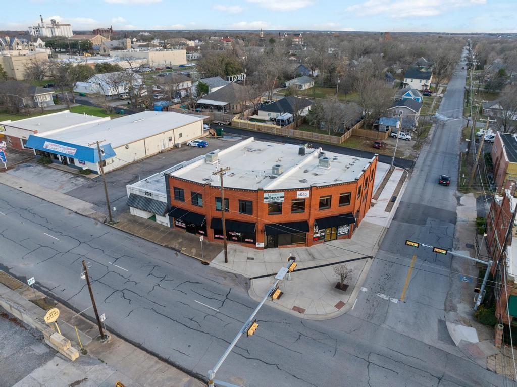 330 W Lamar Street 101