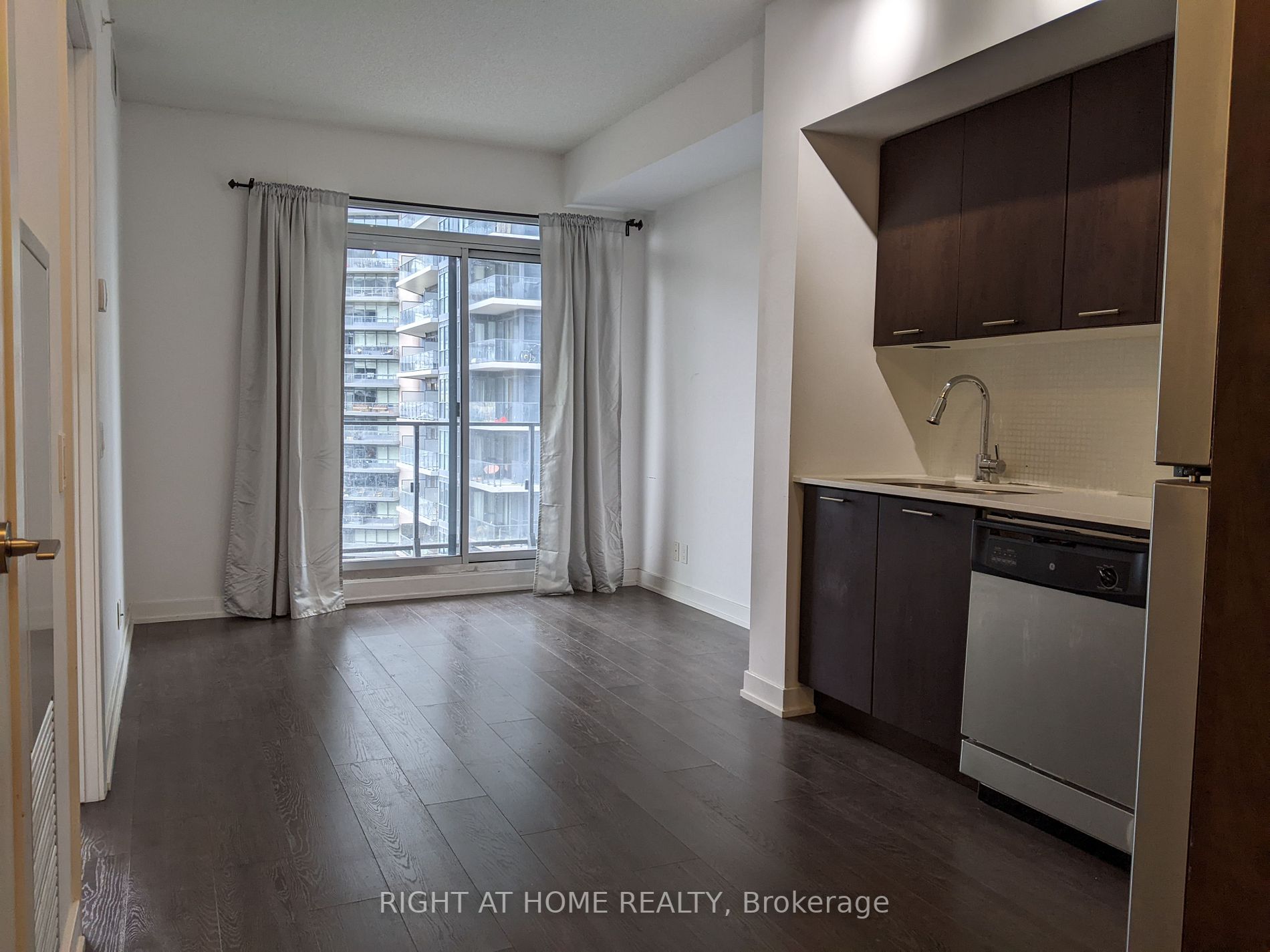 2220 W Lake Shore Blvd 1703