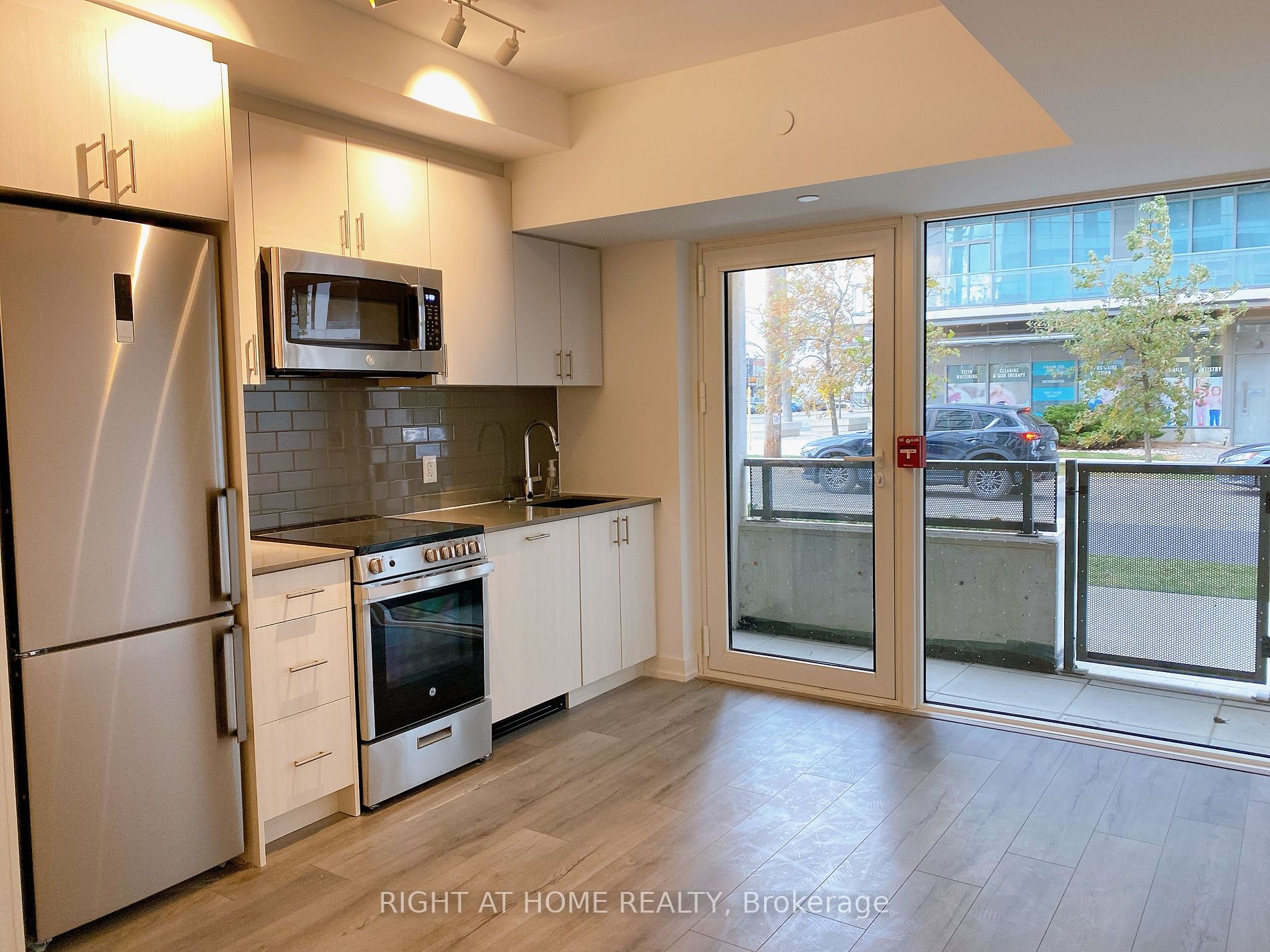 1195 The Queensway 101