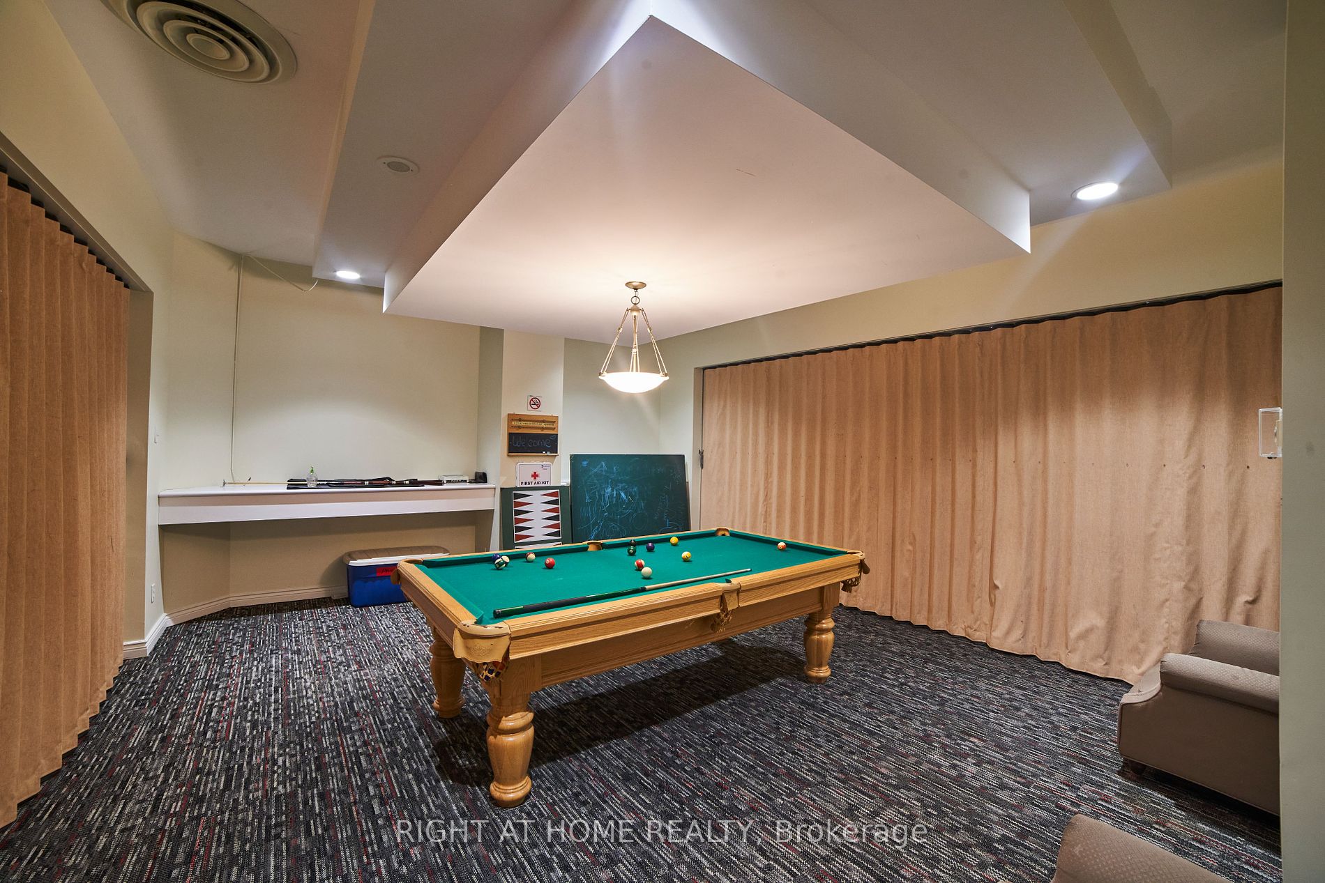 1700 E Eglinton Ave 609