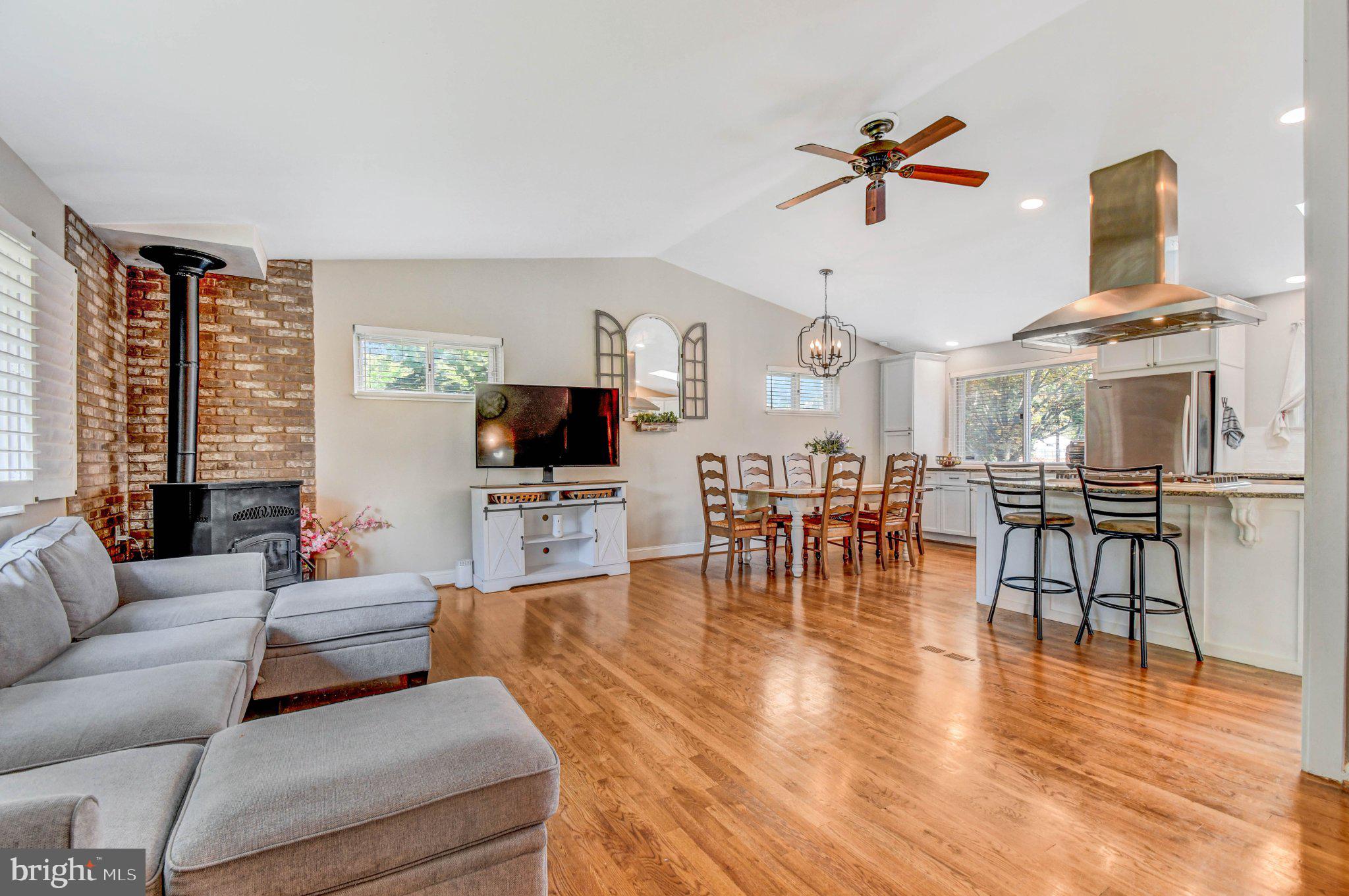 919 Playford Lane