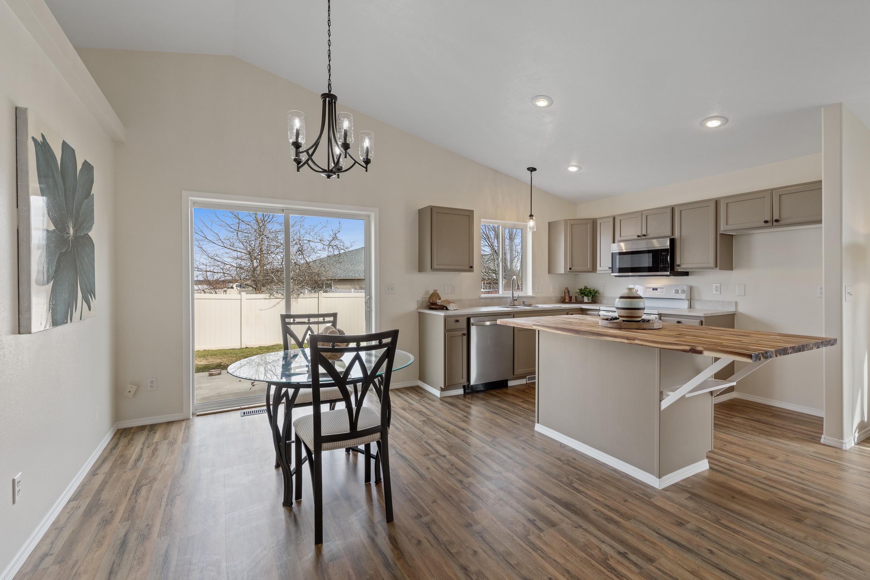 10026 W Barberry Ave