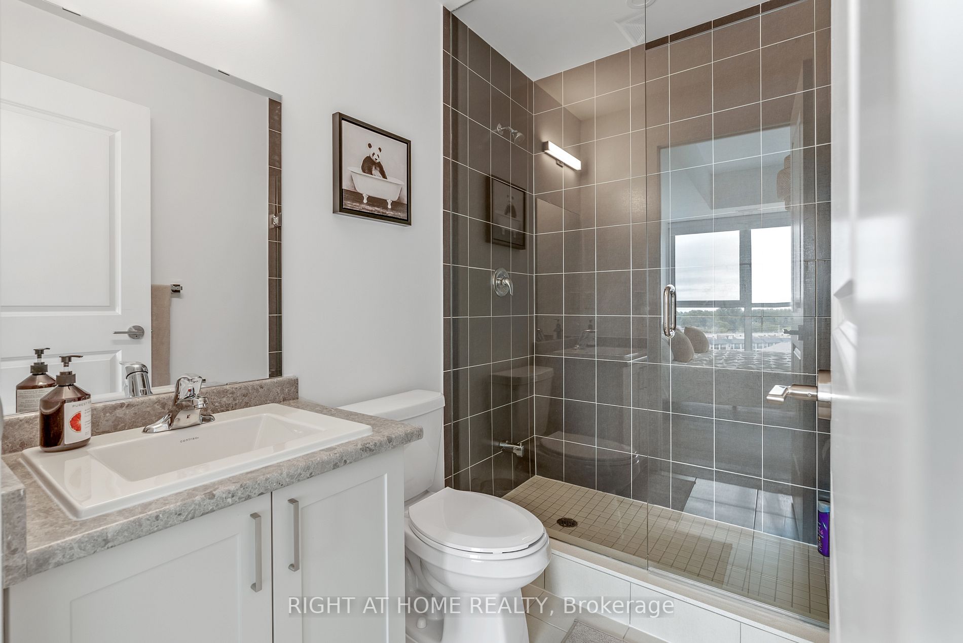 1063 Douglas Mccurdy Comm Circ