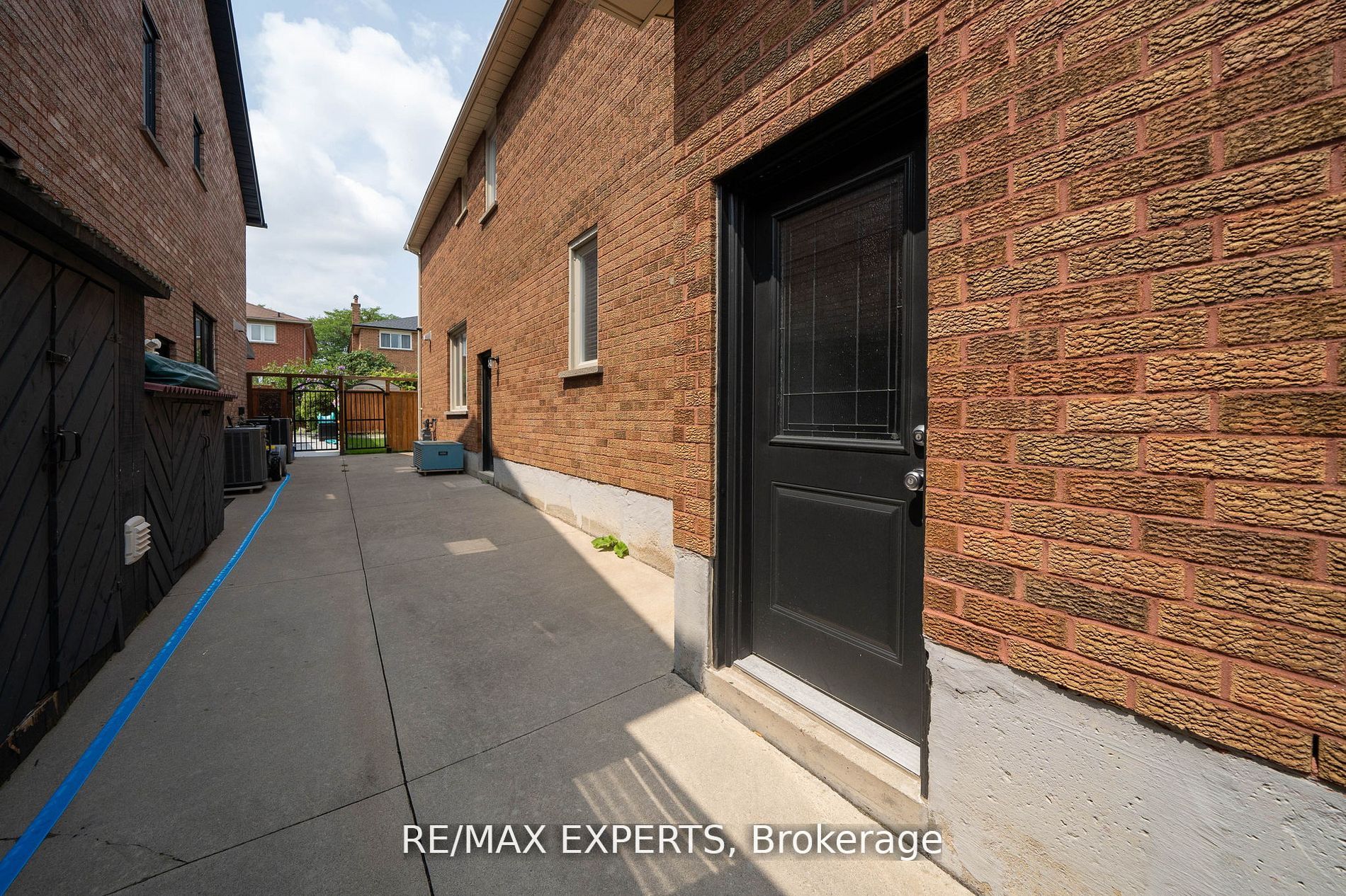24 Bluestone St